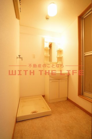 エスティーム・アン櫛原【キャッシュバック対象物件】の洗面所|明るい洗面所です