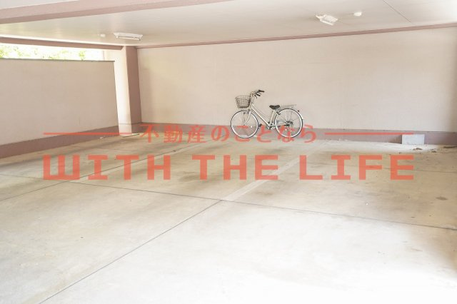 エスティーム・アン櫛原【キャッシュバック対象物件】の駐車場|駐車場に車を止められます