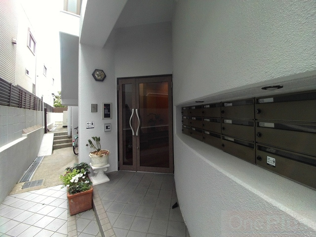 サンクラッソ阪急六甲駅前EASTのエントランス