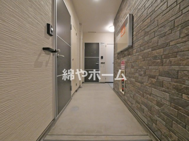 フジパレス遠里小野イーストのロビー|落ち着いたロビーです