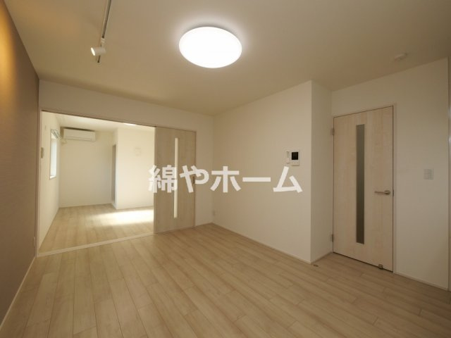 フジパレス遠里小野イーストの居間・リビング|使いやすい居間です