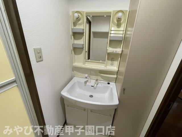 HACHIBUSE鳴尾の洗面所