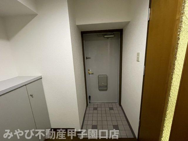 HACHIBUSE鳴尾の玄関
