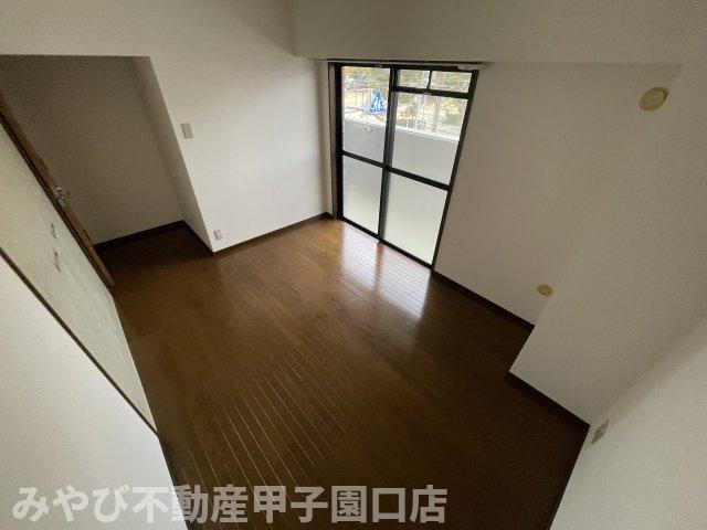 HACHIBUSE鳴尾の内装