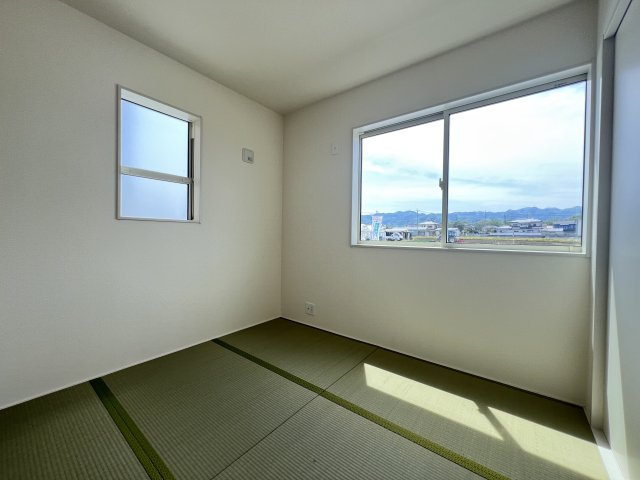 新築　甘楽郡甘楽町金井第2　Livele Garden.S　2号棟の和室|　リビング隣の和室はお子様の遊び部屋としてもちょうどいいですね♪							

