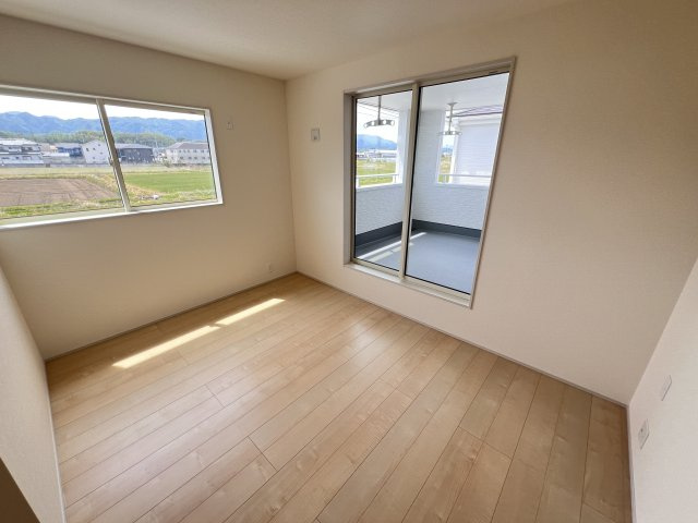 新築　甘楽郡甘楽町金井第2　Livele Garden.S　2号棟の洋室|　全室南向きで明るいお部屋、子供部屋は明るい方が良いですよね♪							
					
