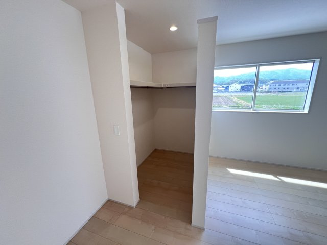 新築　甘楽郡甘楽町金井第2　Livele Garden.S　2号棟の収納|　納戸は季節物等の収納に便利ですね。					
　						
					
