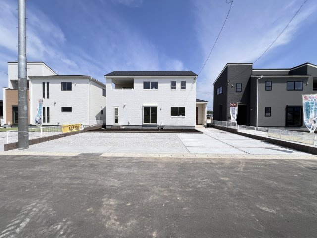 新築　甘楽郡甘楽町金井第2　Livele Garden.S　2号棟の駐車場|　駐車スペースは並列4台分可能です！
