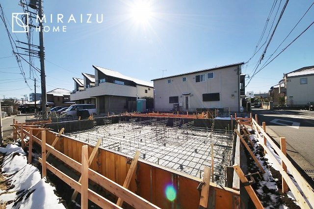 【周辺】 | 青く澄み渡った綺麗な空と、陽の光をたっぷりと受ける、そんな新築住宅で新生活をスタートしてみませんか？見学・ご相談等、ミライズホーム(株)までお気軽にご連絡下さい♪

