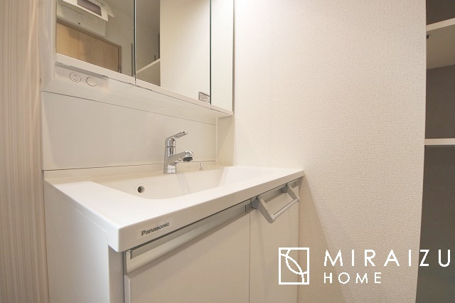 【その他】 | 収納力も自慢です。お洋服がお好きなお客様も多いですよね、衣替えをしなくてもお洋服をしまっておけそうなくらいの広さですね！