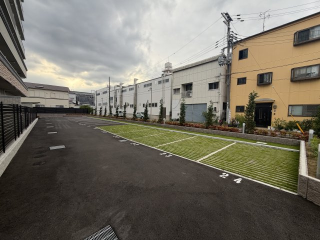 PREGIO西宮北口の駐車場