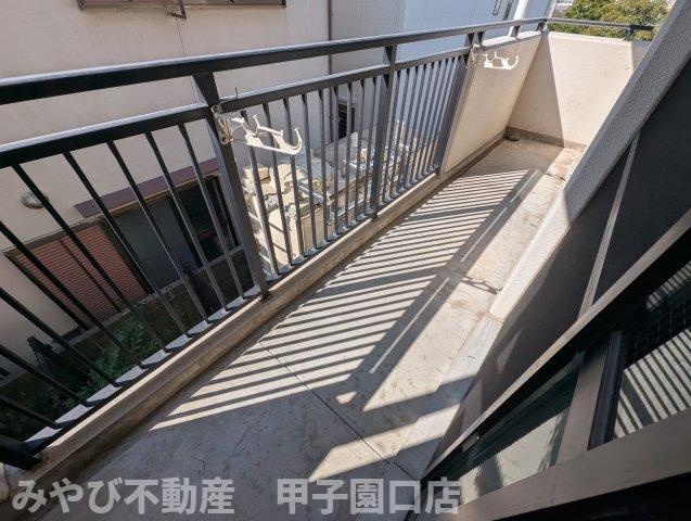 シェルコート南甲子園のバルコニー