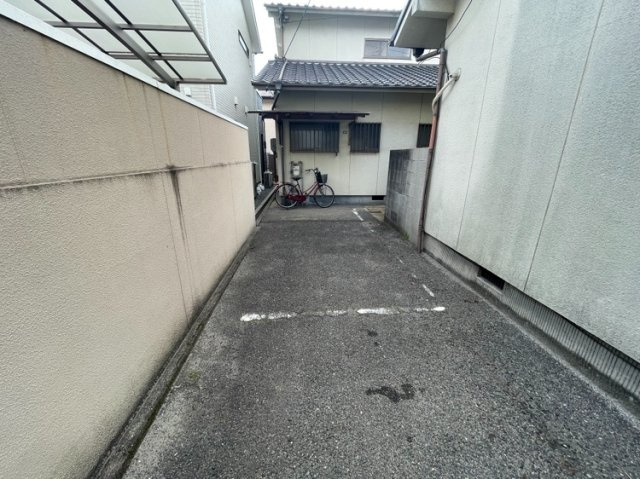 伊島町1丁目14-14戸建ての駐車場