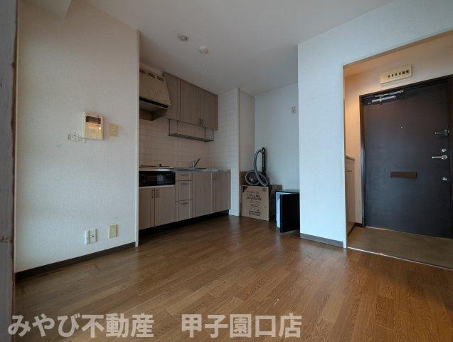 ハイコート甲子園の居間・リビング