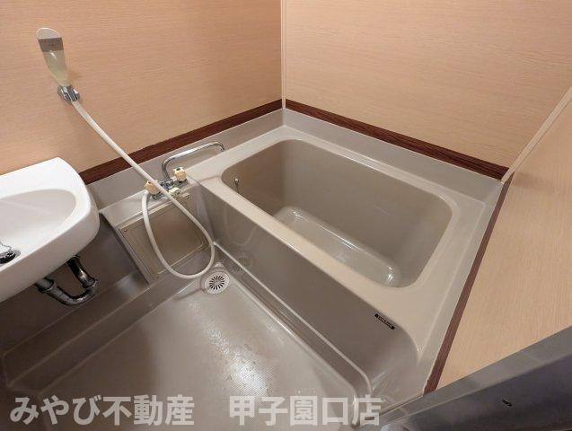 ハイコート甲子園の浴室