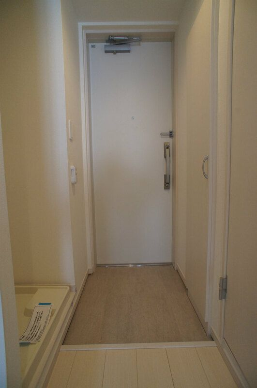 リブリ蕨塚越の玄関