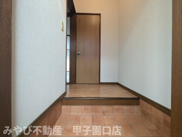 ハイツテンドウの玄関