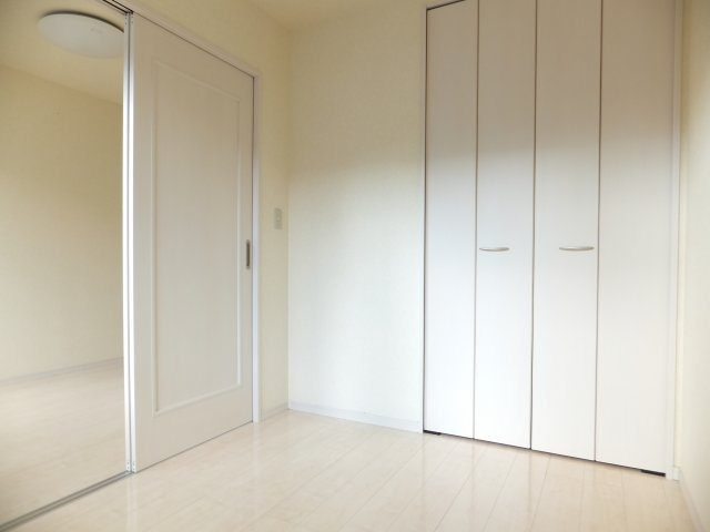 ヴェスタ市川B棟の居間・リビング