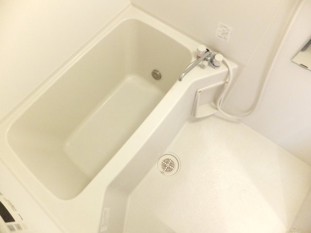 ヴェスタ市川B棟の浴室