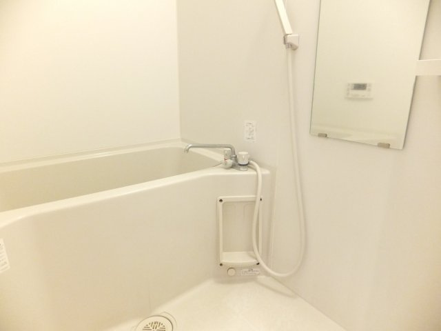 ヴェスタ市川B棟の浴室