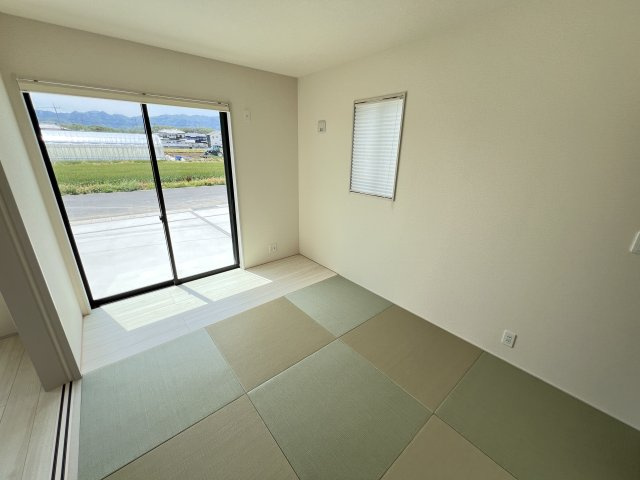 新築　甘楽郡甘楽町金井第2　Livele Garden.S　4号棟の和室|　リビング隣の和室はお子様の遊び部屋としてもちょうどいいですね♪							

