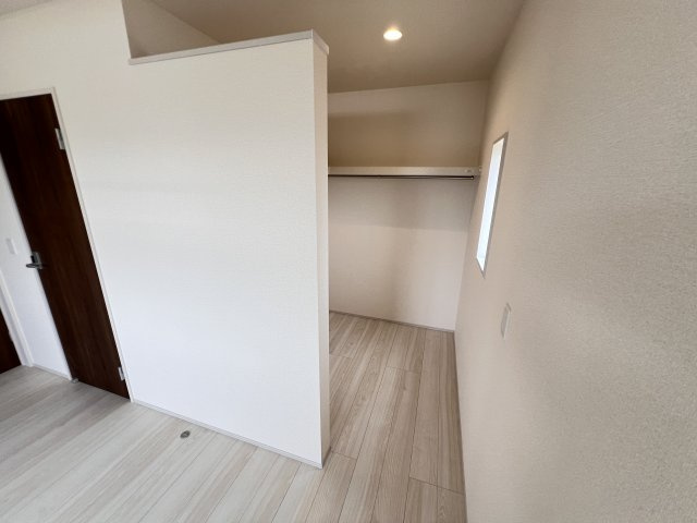 新築　甘楽郡甘楽町金井第2　Livele Garden.S　4号棟の収納|　主寝室の大型のウォークインクローゼットは収納ラクラク、お部屋スッキリ♪							
			
　						
					
