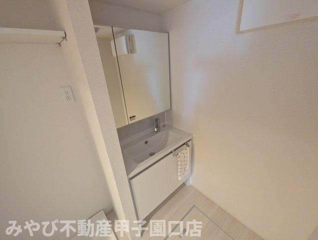 上甲子園廣和レジデンスの洗面所