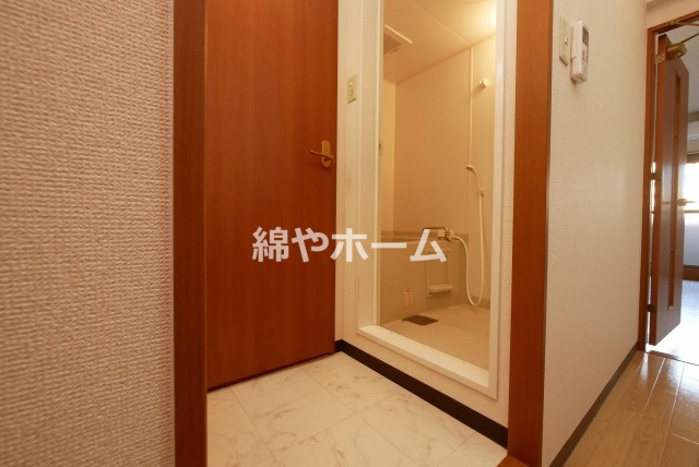 パルク・グランデージの洗面所|明るい洗面所です