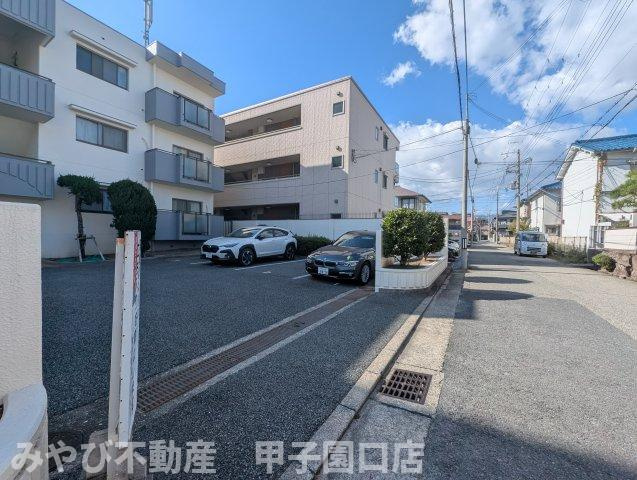 花園マンションのエントランス
