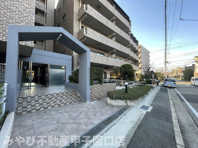 レジェンダリー小松のエントランス