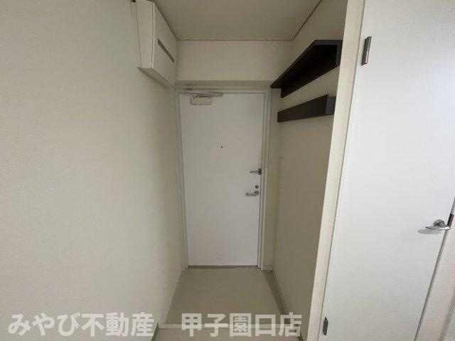 ホワイエ甲子園の玄関