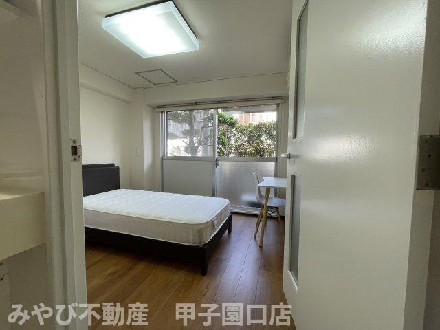 ホワイエ甲子園の居間・リビング