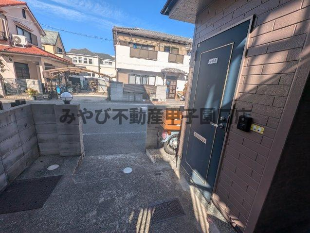 田野ハイツのエントランス