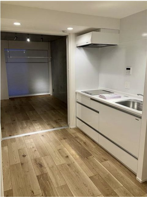 SOLASIA residence 都立大学の居間・リビング