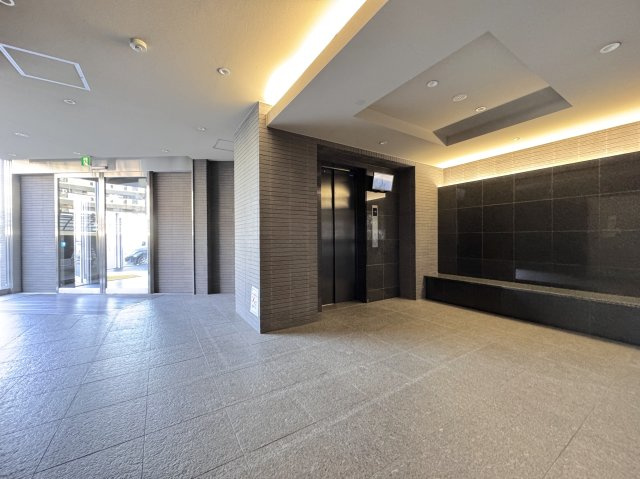 アンピール空港南のエントランス