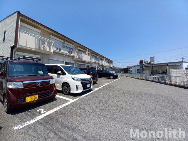 クレール鳳の駐車場