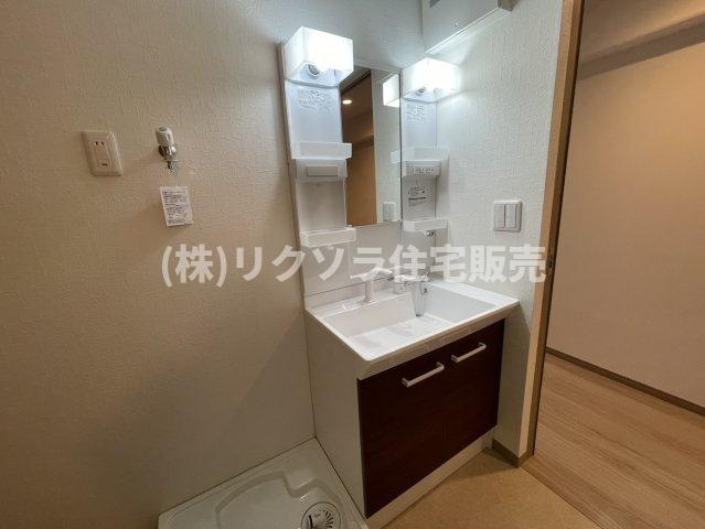 香里ケ丘ガーデンハイツⅠの独立洗面台|三面鏡付き独立洗面台
■物件内覧・資金計画相談・住宅ローン相談、リフォーム相談、お問合せ受付中■
※当日・翌日のご内覧、ご相談はお電話でのお問合せがスムーズです！