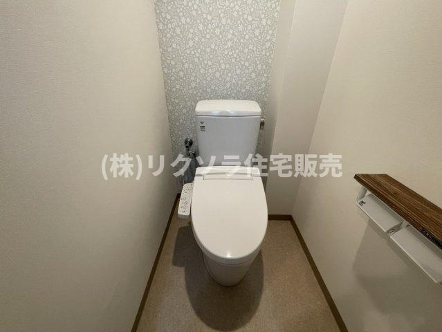 香里ケ丘ガーデンハイツⅠのトイレ|温水洗浄便座付き
■物件内覧・資金計画相談・住宅ローン相談、リフォーム相談、お問合せ受付中■
※当日・翌日のご内覧、ご相談はお電話でのお問合せがスムーズです！