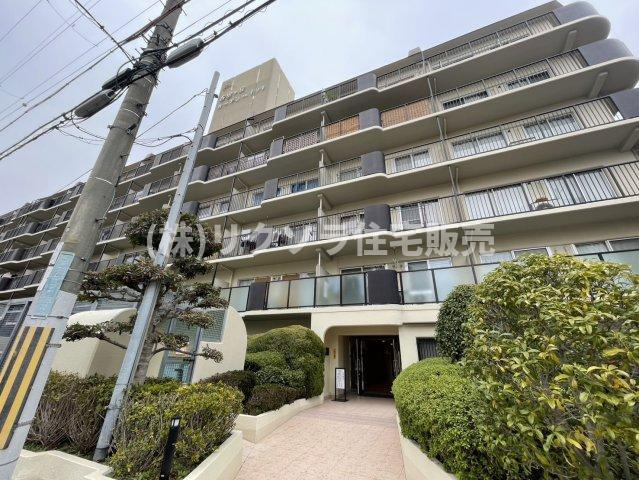 香里ケ丘ガーデンハイツⅠの外観|新しい生活にいかがでしょうか？外観はお住まいの顔になります。こだわりたいポイントですね。水回りリフォームやリノベーションも承ってます。
■現地見学・資金計画相談・住宅ローン相談もお問合せ受付中■