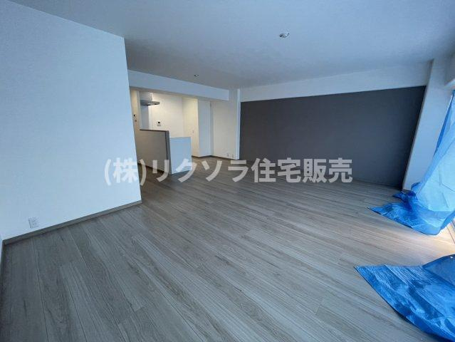 香里ケ丘ガーデンハイツⅠの居間・リビング|LDK22.0帖
■物件内覧・資金計画相談・住宅ローン相談、リフォーム相談、お問合せ受付中■
※当日・翌日のご内覧、ご相談はお電話でのお問合せがスムーズです！