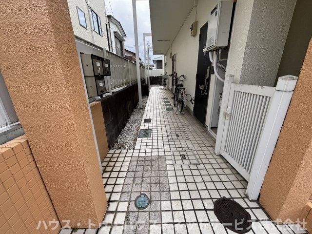 ブライト・ロード弐番館のエントランス