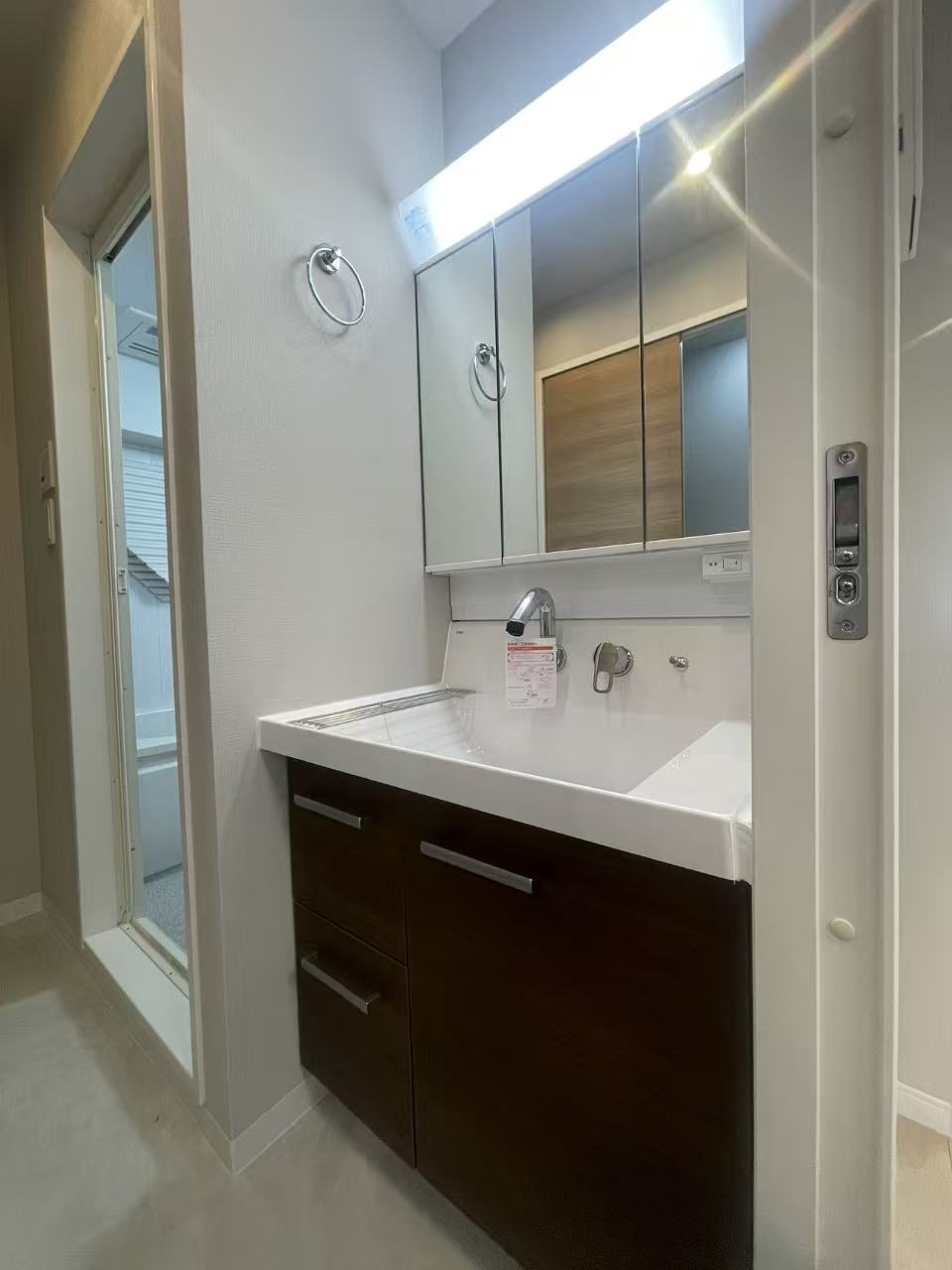 新宿パークサイド永谷の独立洗面台