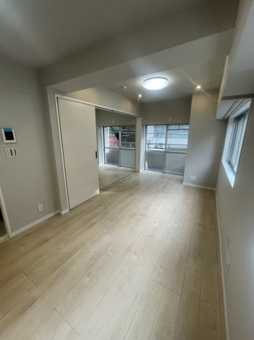 新宿パークサイド永谷の洋室