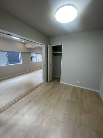 新宿パークサイド永谷の洋室