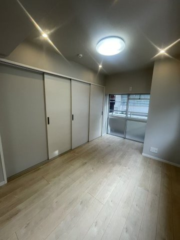 新宿パークサイド永谷の洋室