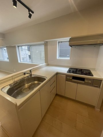 新宿パークサイド永谷のキッチン