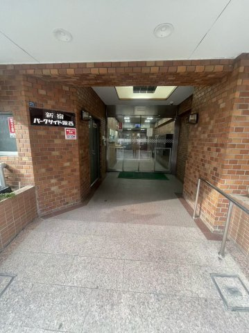 新宿パークサイド永谷のエントランス