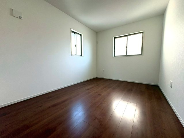 ◆家事動線良好な４ＬＤＫ◆全居室２面採光で陽当たり通風良好◆収納充実◆山科区川田西浦町１期の洋室|洋室