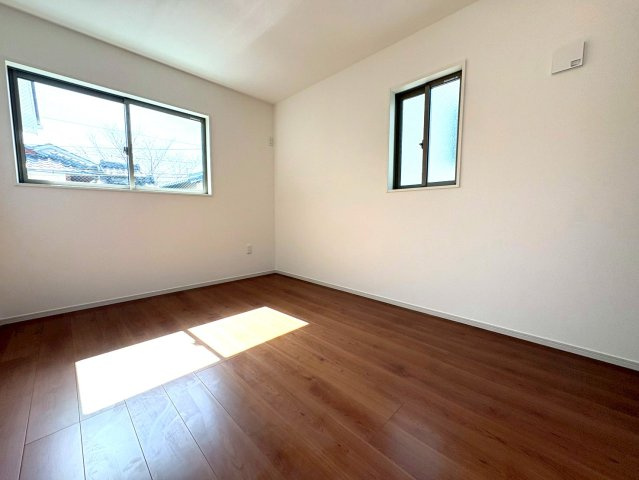 ◆家事動線良好な４ＬＤＫ◆全居室２面採光で陽当たり通風良好◆収納充実◆山科区川田西浦町１期の洋室|洋室