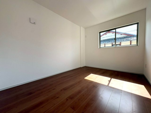 ◆家事動線良好な４ＬＤＫ◆全居室２面採光で陽当たり通風良好◆収納充実◆山科区川田西浦町１期の洋室|洋室